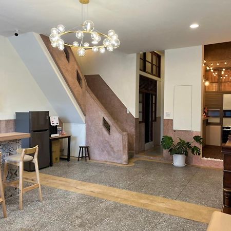 Green Only Homestay Тайнан Екстериор снимка