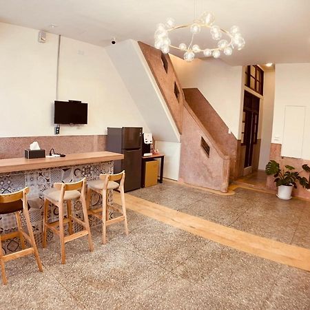 Green Only Homestay Тайнан Екстериор снимка